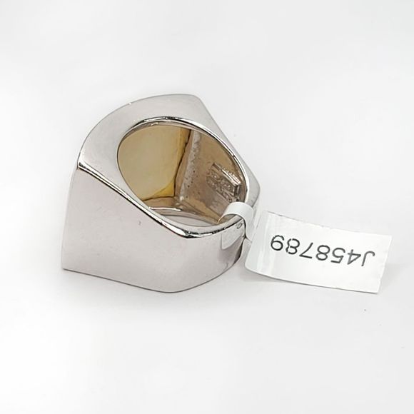 Chapal Zenray | Sterling Silver Mother of Pearl Rectangular Ring | 8 - Picture 4 of 10